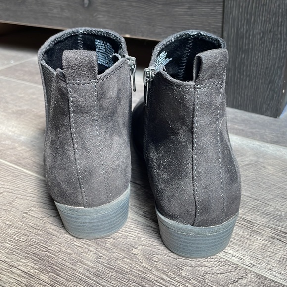 Women’s Dressy Ankle Boots - Picture 3 of 4